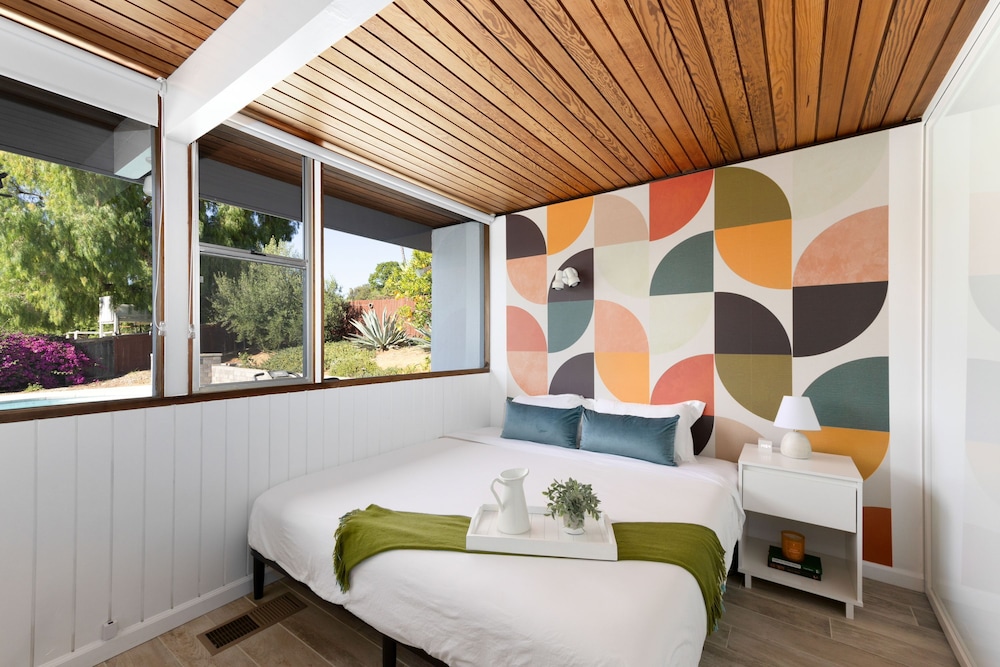 Mid-century Masterpiece With Pool Spa Tesla