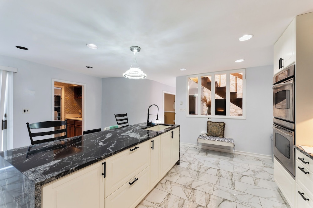 LUXURY BAY SHORE HOME