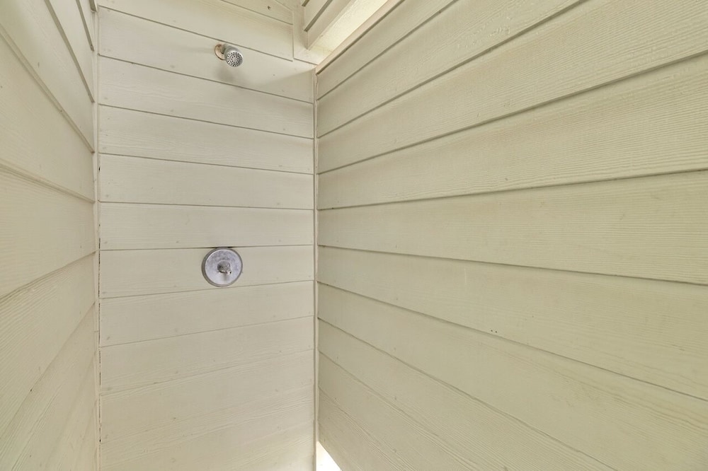 Sea Song 2 Bedroom Home by RedAwning