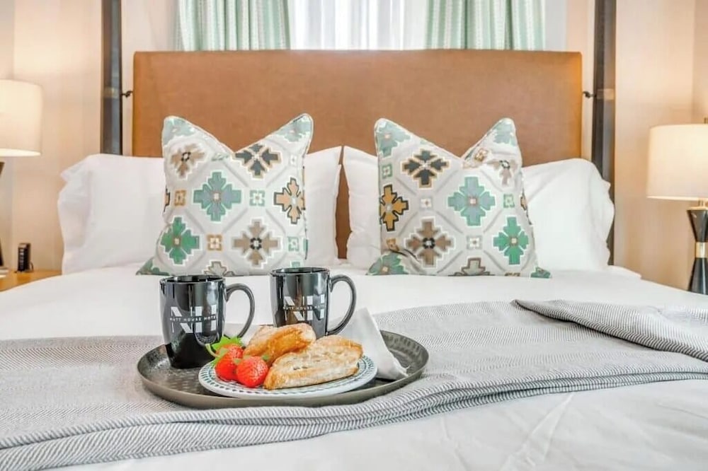 Nutt House Hotel