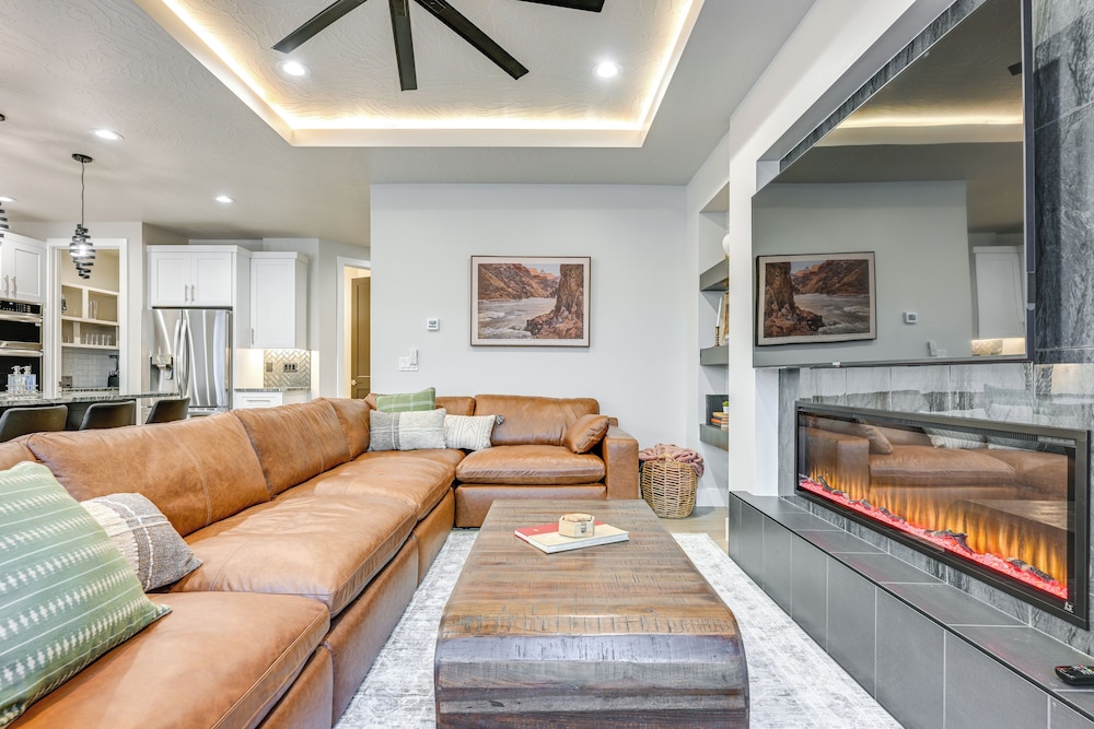 4 Mi to Sand Hollow State Park: Hurricane Townhome