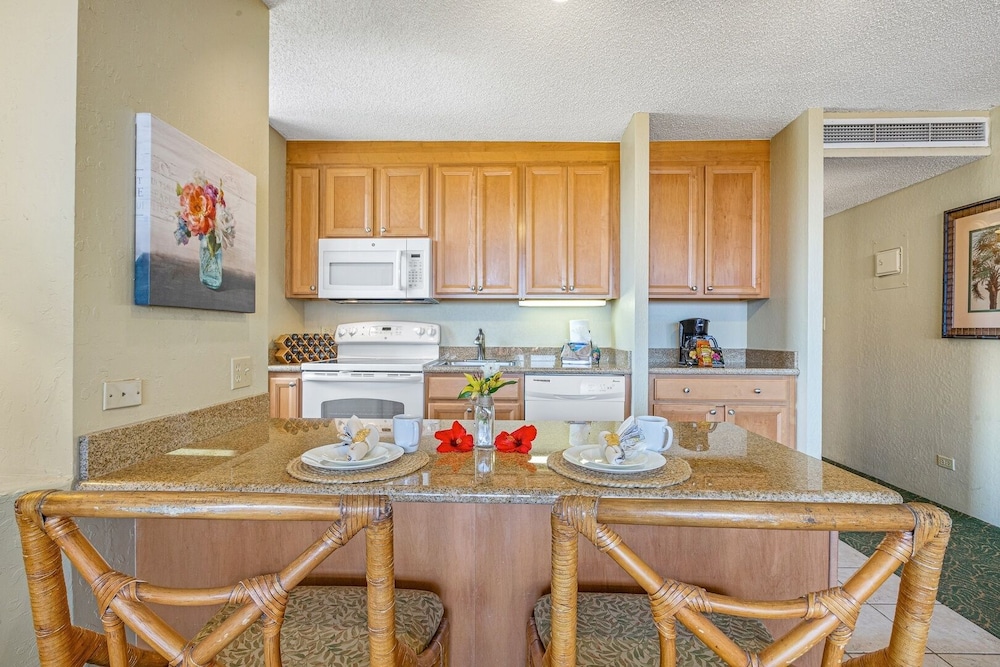 Kaanapali Shores Studio 742 Studio Bedroom Condo by RedAwning