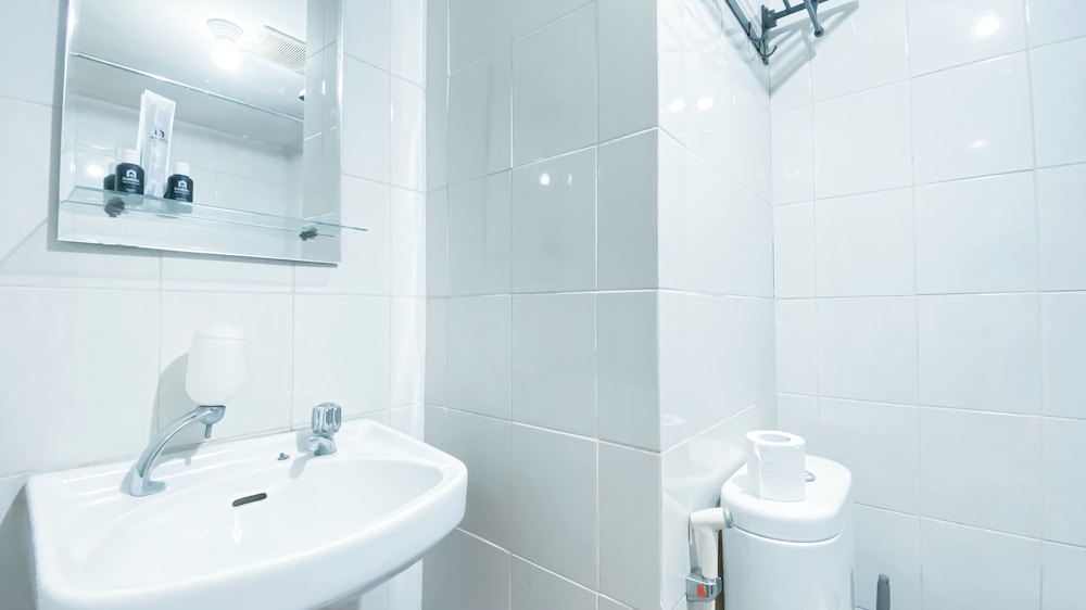 Cozy and Best Deal Studio Apartment Amethyst
