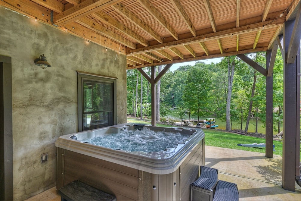 Bankhead Lodge by Avantstay Waterfront Log Cabin