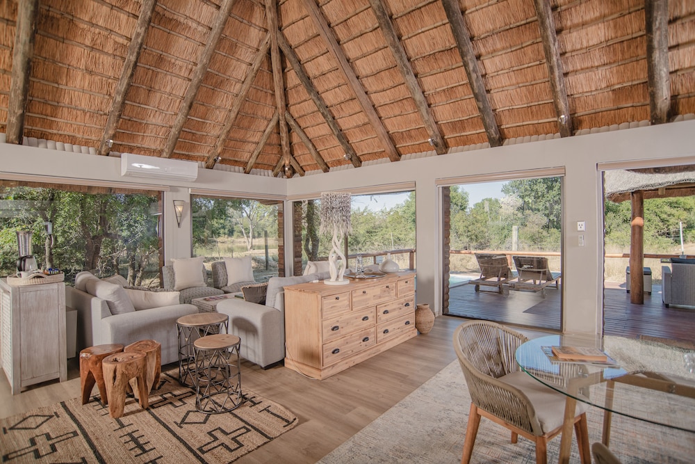 Karongwe - River Safari Lodge