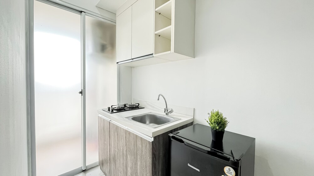 Minimalist Look 1Br At Apartment Vittoria Residence