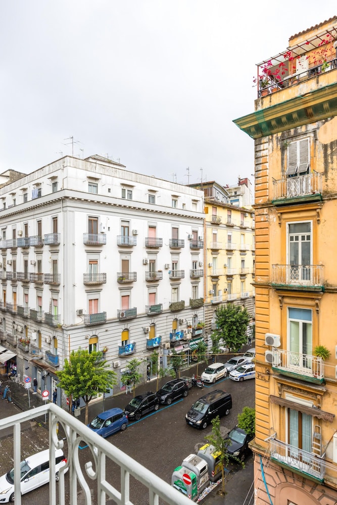 Central Station Housing - Apartment 2 by Wonderful Italy