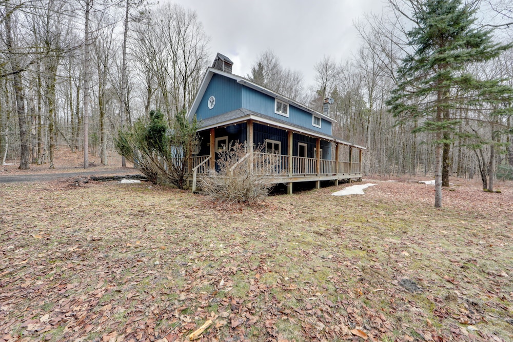 Fall Festival Retreat: Cabin w/ Deck & Yard!