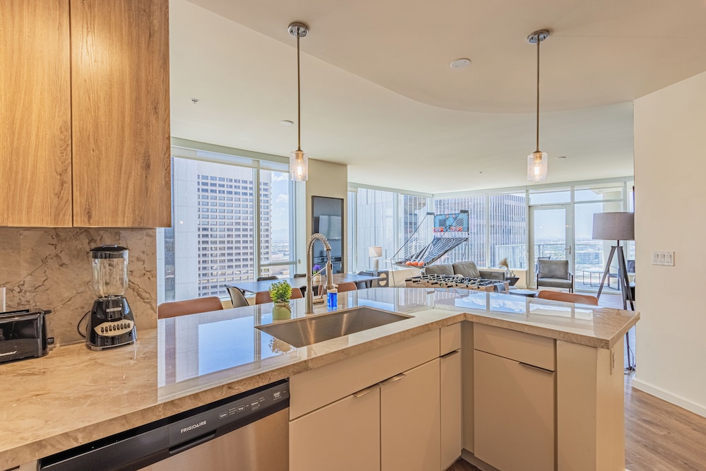 ROVE LIVING/KL - 44 Monroe