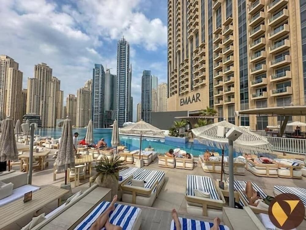 Vogue JW Marriot 23rd floor Marina View
