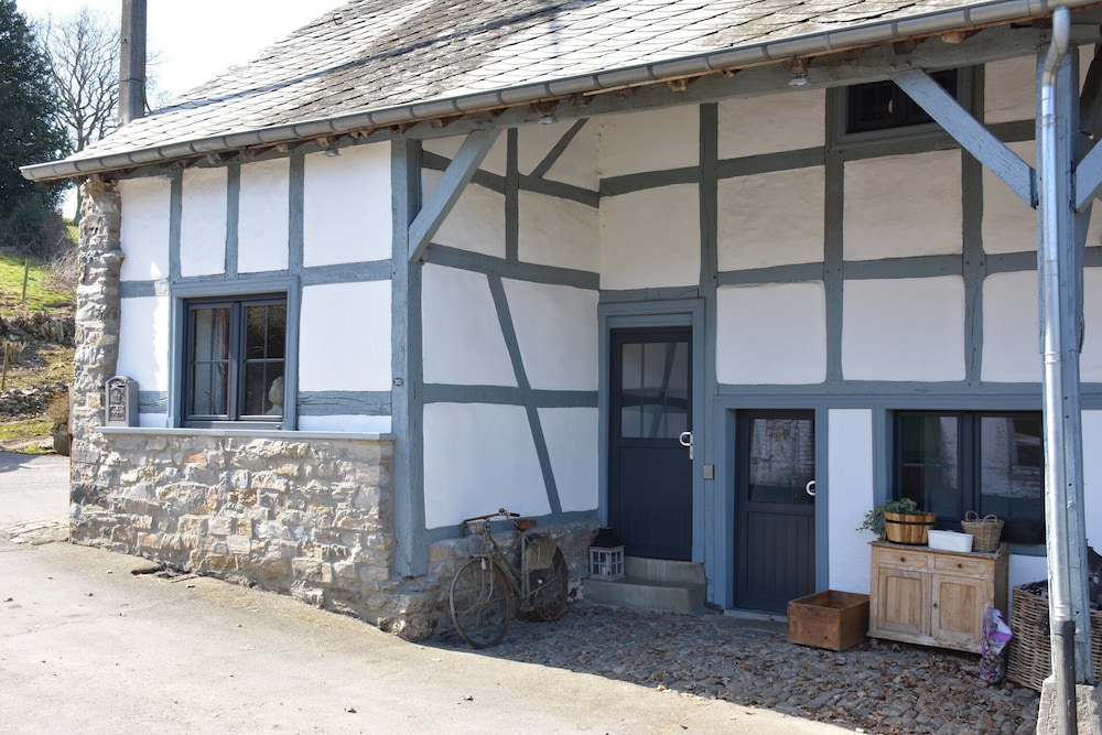 Villa in Stavelot With Lake View and Jacuzzi