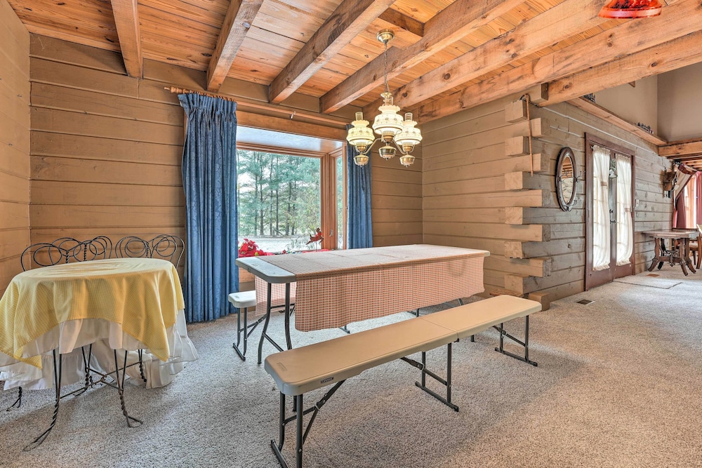 Primitive Goshen Pine Lodge With Fireplace! view 5