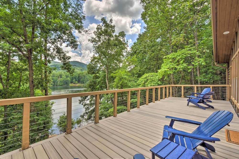 Lakefront Glass House Cabin w/ Mountain Views!