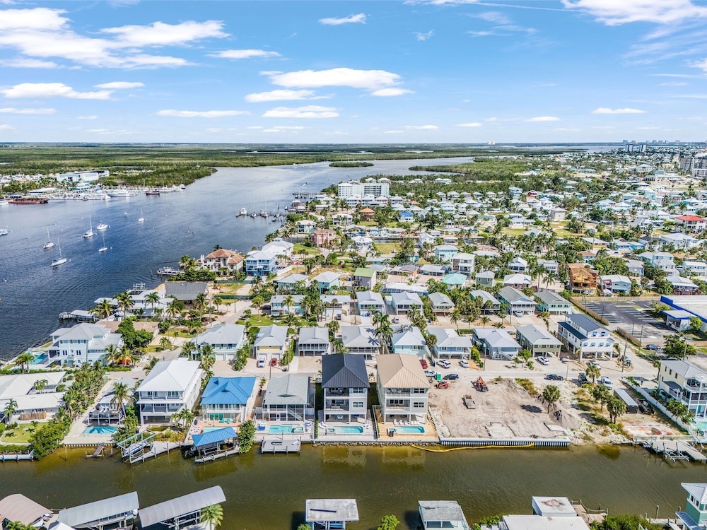 141 Brand New Luxury 6br/6ba Build W/ Heated Pool! 6 Bedroom Home