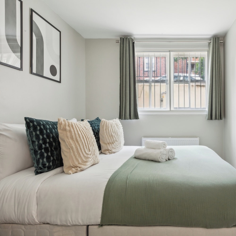 Westminster Charm - 2BR with Style