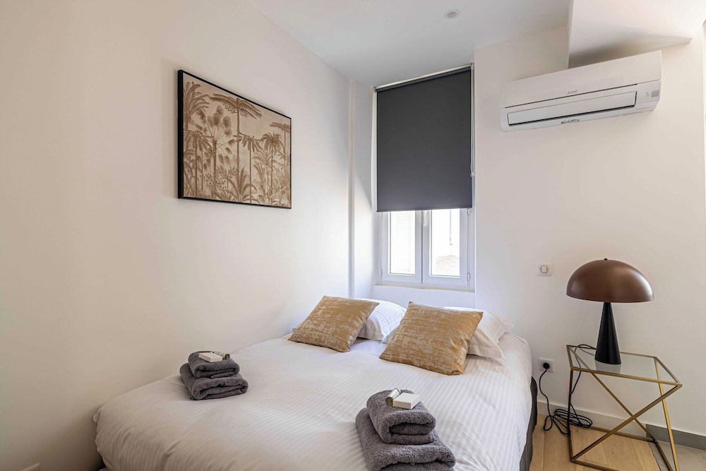 Splendid 90m2 Apartment Coeur de Cannes view 3