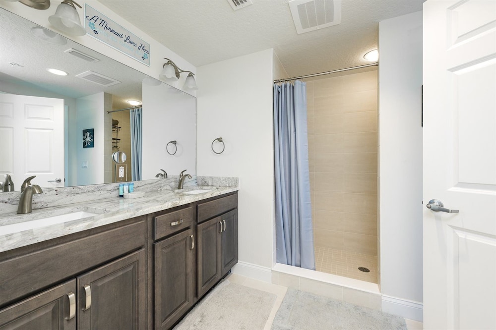 Unit 203 Aruba - 3 Bedroom Ocean Front