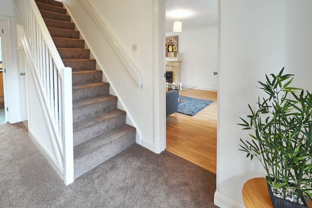 Northleigh House, Furzton, 6 Bedroom/5 Bathroom House
