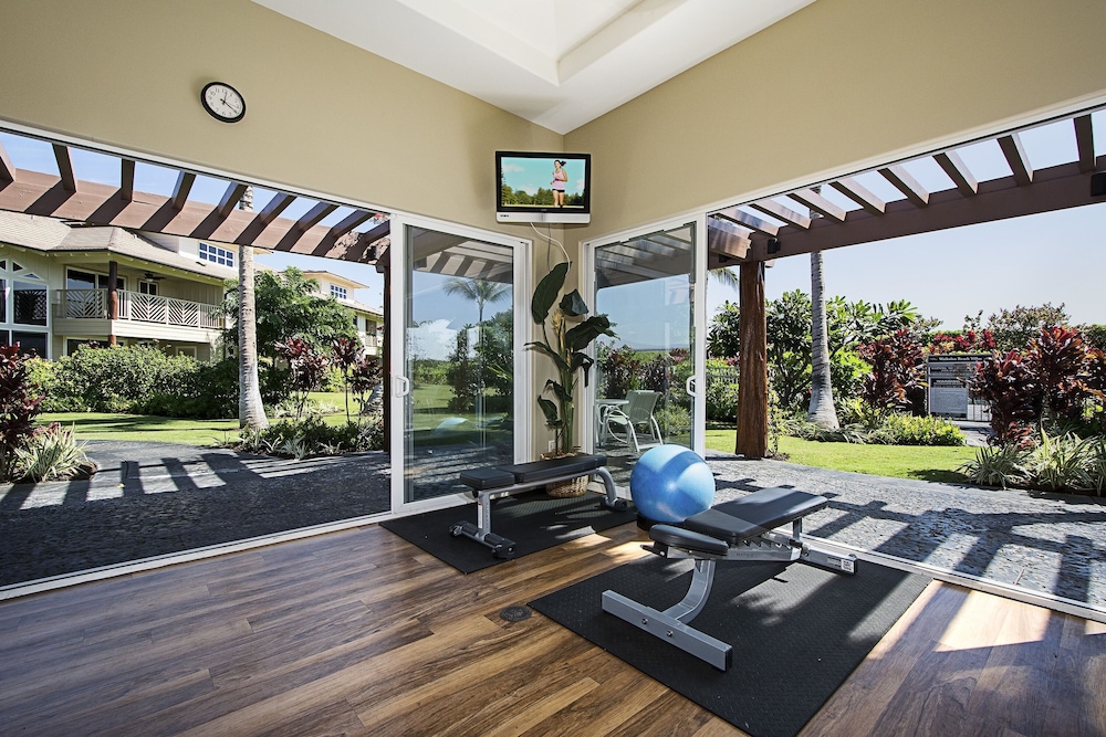 Waikoloa Beach S E33 2 Bedroom Condo by RedAwning