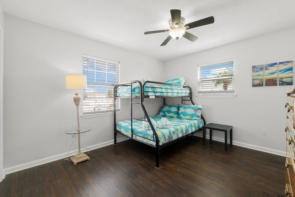 6400 Beach Dr - Seabatical A view 3