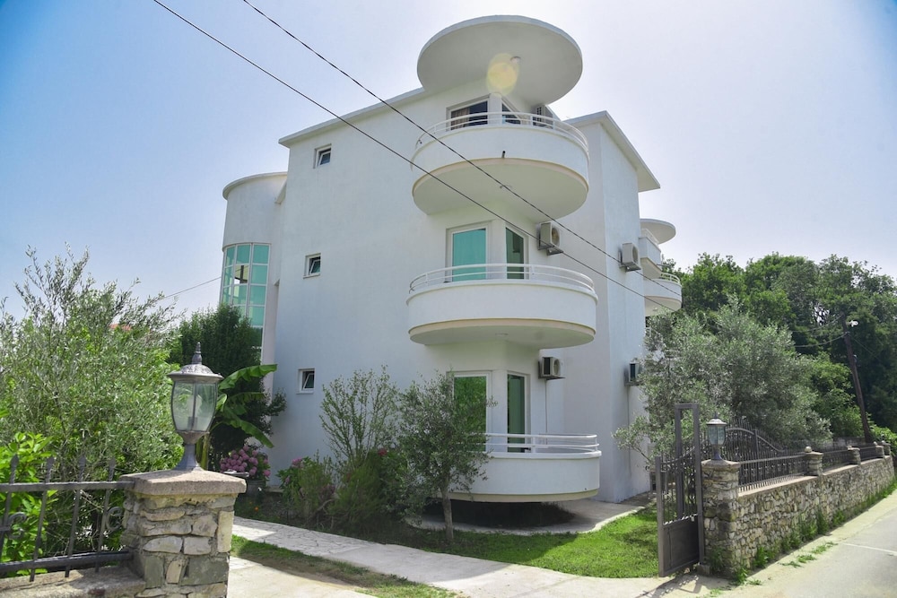 Flat w Balcony Garden 5 min to Ulcinj Long Beach photo 5