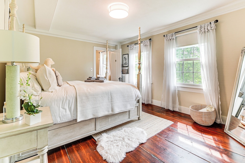 1 Mi to Vineyard: Serene Berkshires Country Escape