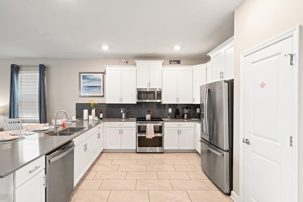 ChampionsGate Resort 10 Bedroom Vacation Home - Includes resort clubhouse amenity access! 10 Home