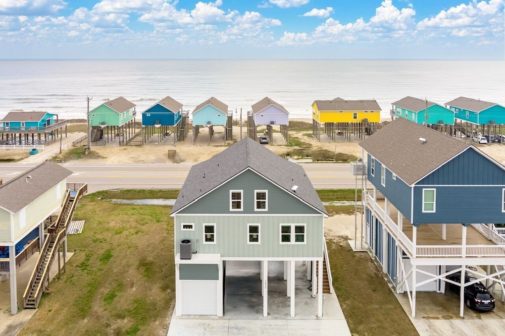 Fins & Feathers 3 Bedroom Home