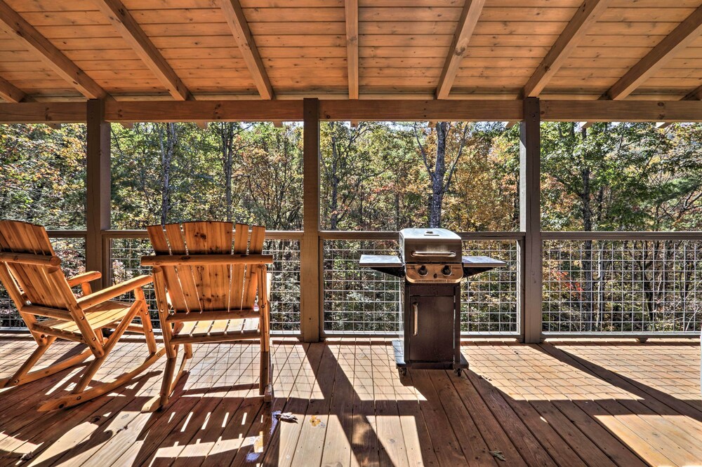 Pigeon Forge Cabin w/ Hot Tub: 1 Mi to Parkway view 5