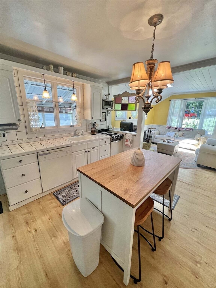 Pine Tree Cottage Limit 5 2 Bedroom Cottage
