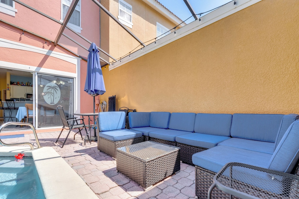 10 Mi to Disney Parks: Resort Retreat w/ Patio