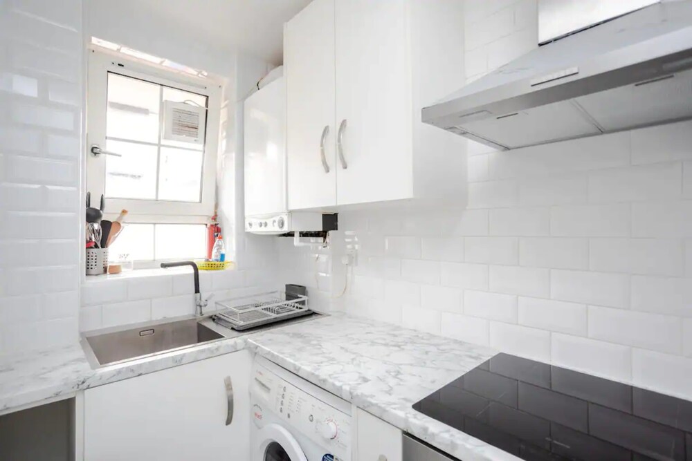Spacious 4 Bedroom Apartment in Bethnal Green