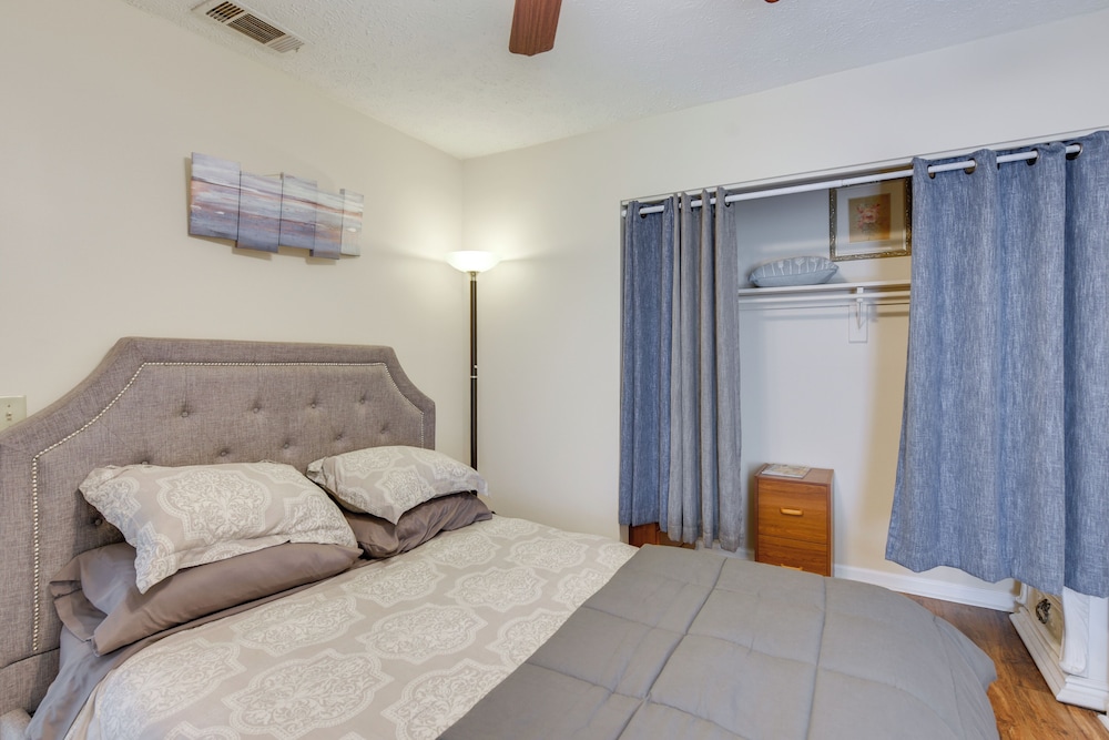 Near Shops & Eats: Richmond Hill Home w/ Yard!