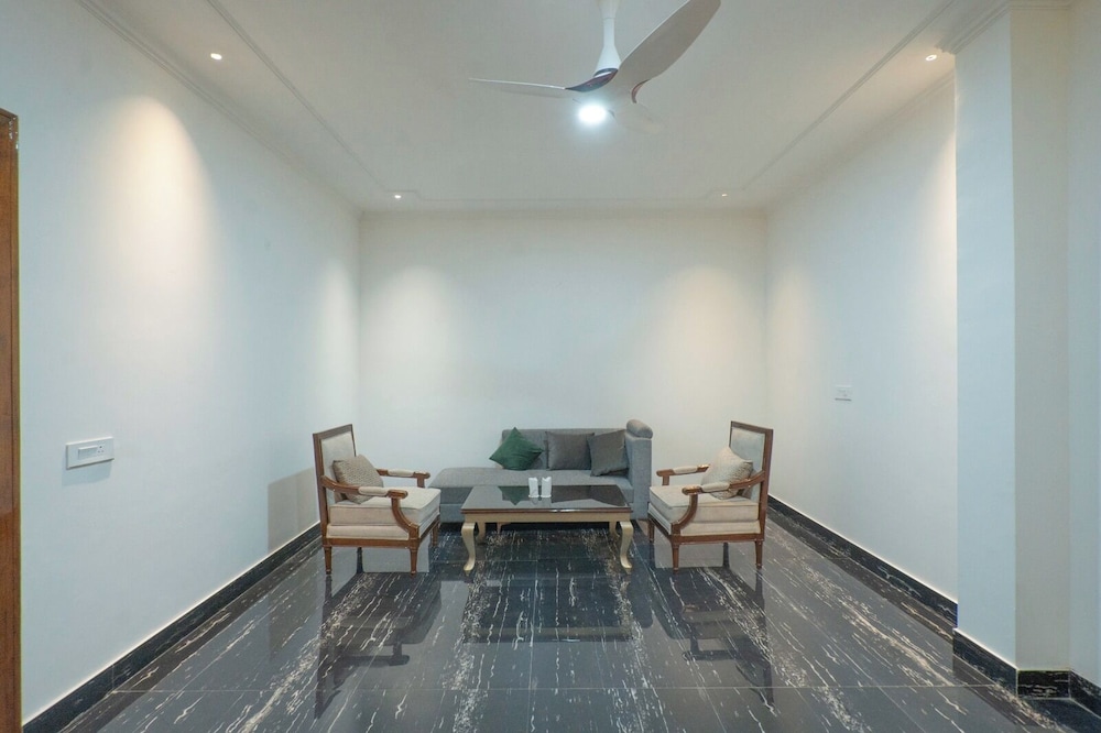 Gajraula Sukhdev Dhaba & Resort