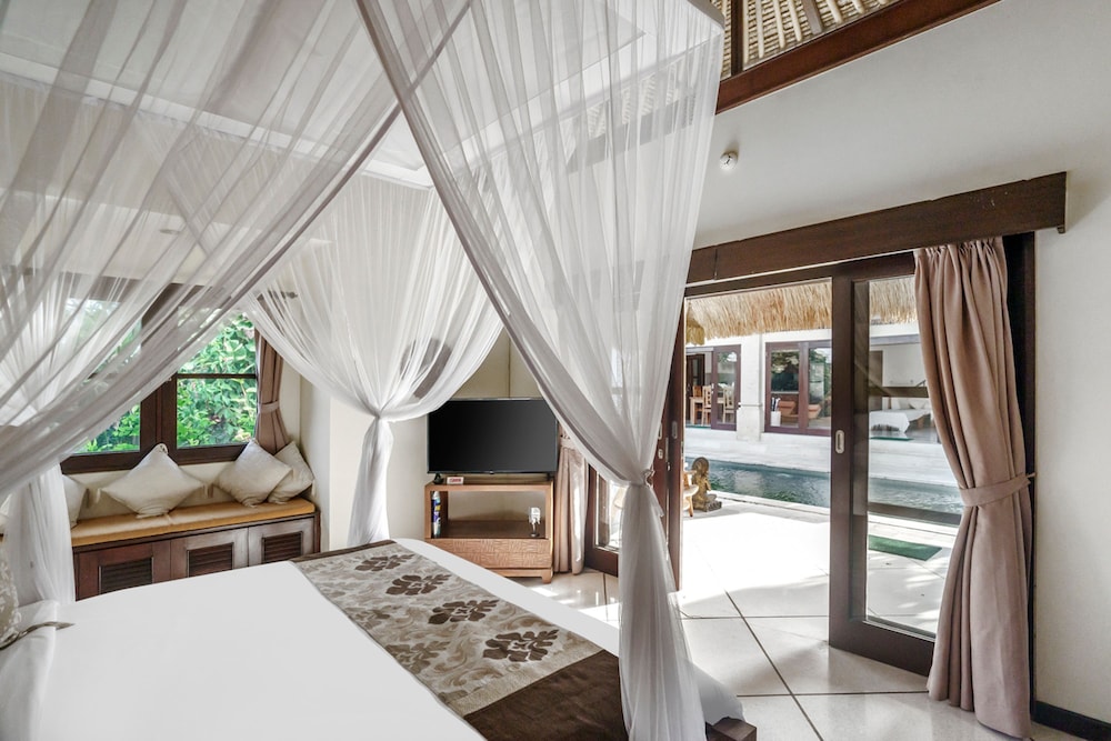 Villa Gading by Alfred in Bali - Stunning 4BD Villa in the Heart of Seminyak Beach