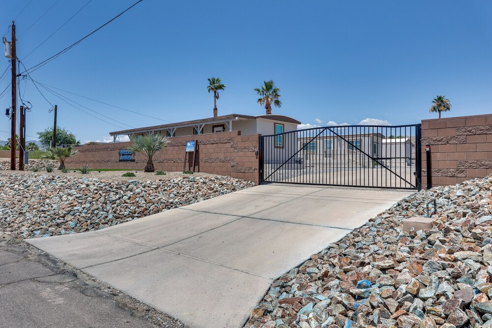 8 Mi to Laughlin Riverwalk: Waterfront Retreat