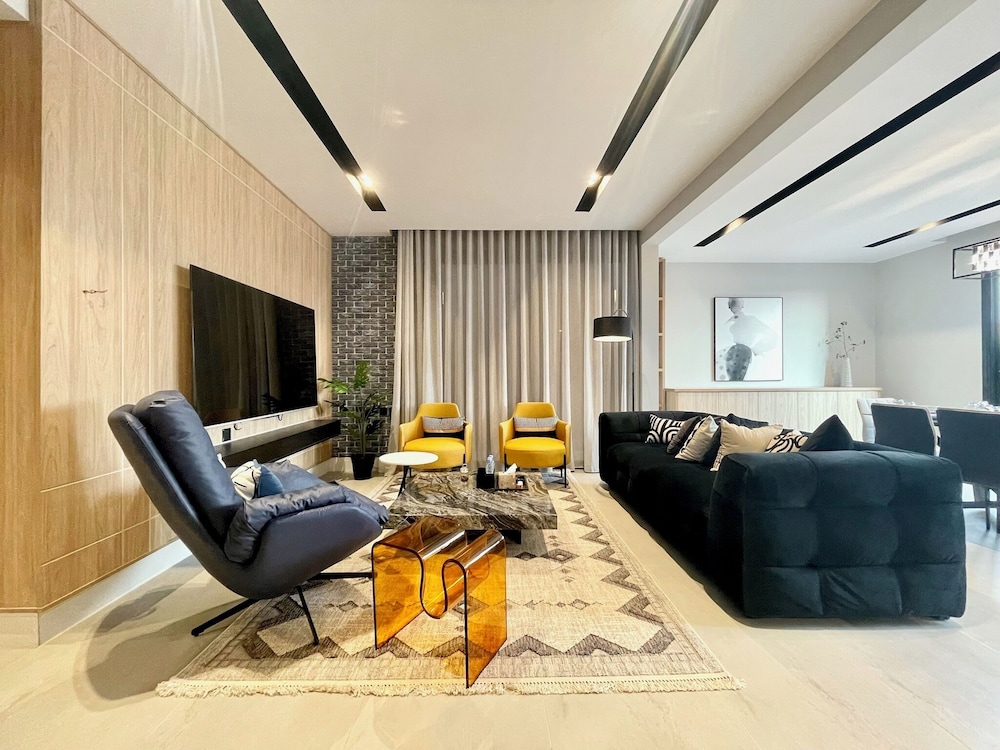 C Living 2