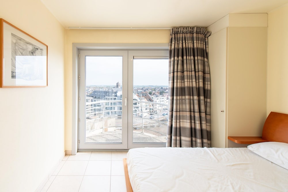 Apartment in Mariakerke With Stunning Sea Views