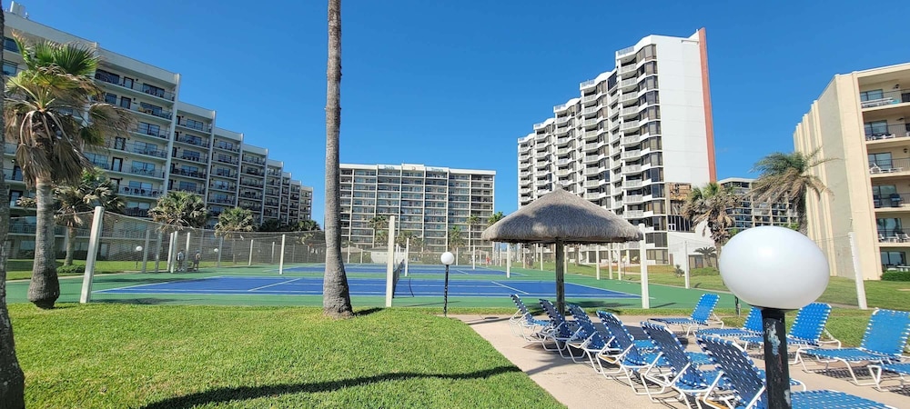 Sleeps 10 Direct Beach Heated Pool 3 Bedroom Apts
