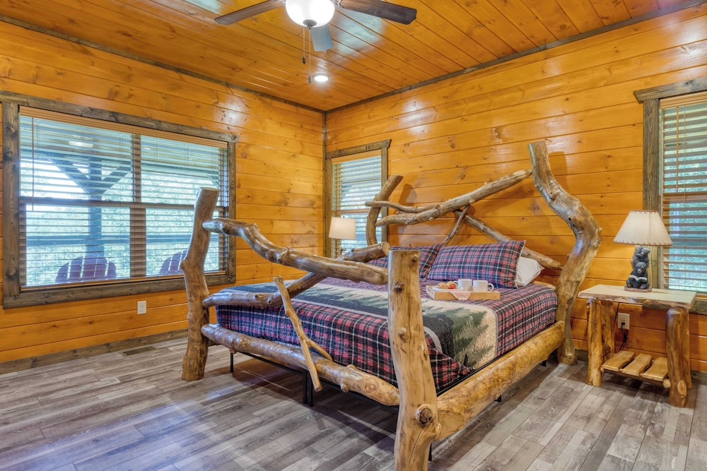 Indoor Pool, Theater, Hot Tub & Mountain Views Near Dollywood Crimson Crest by Avantstay