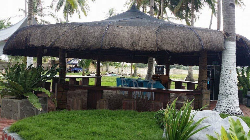 Nichos Island Resort