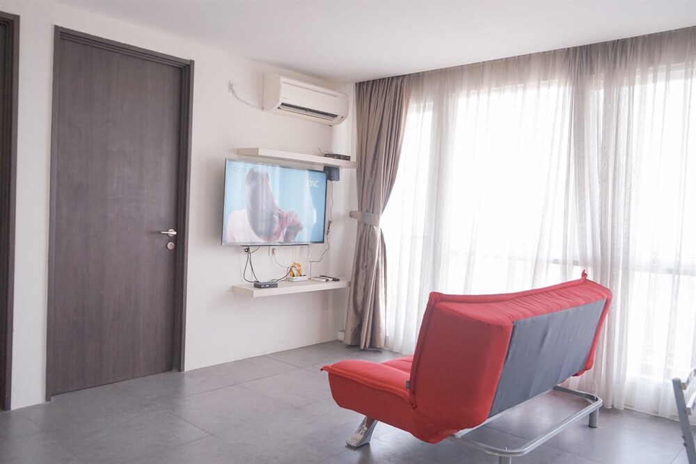 Great Choice 2Br At Bintaro Icon Apartment