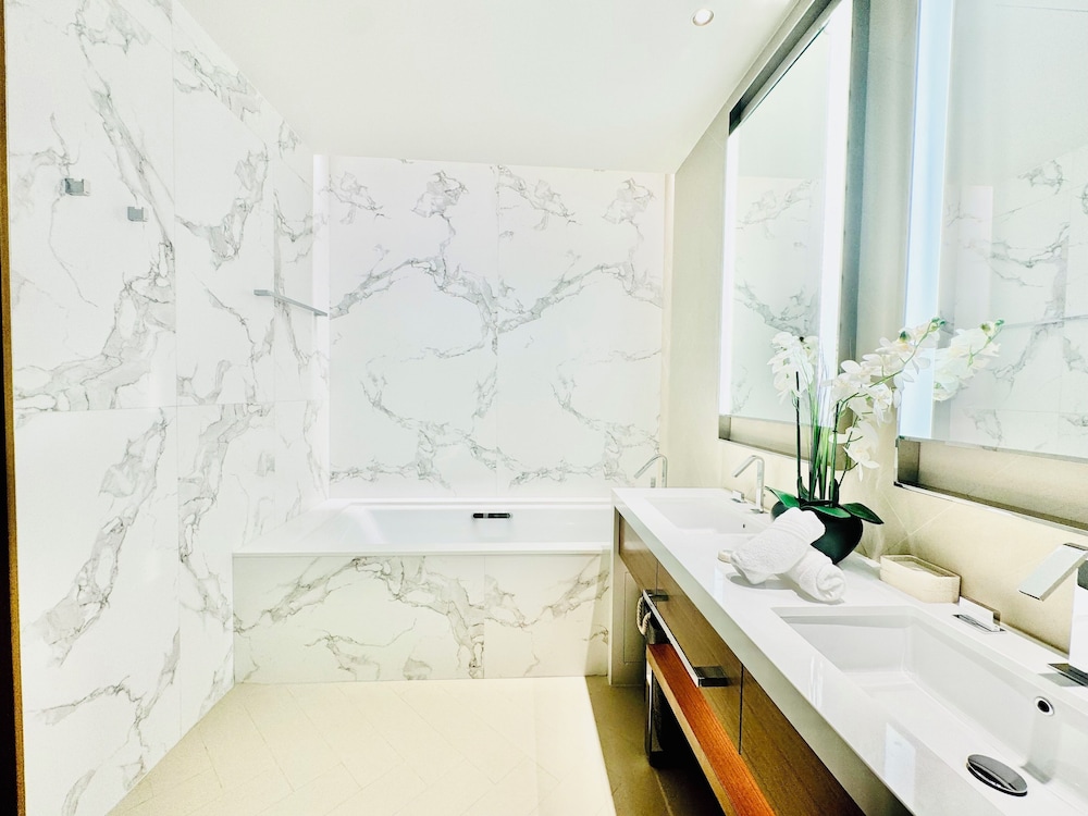 Venduras -Majestic Luxe 2BR Address Opera