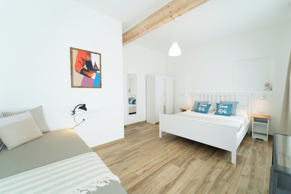 Velis - art & hospitality photo 3