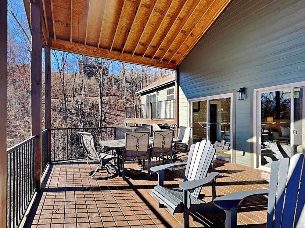 The Squirrel's Nest by Jackson Mountain Rentals