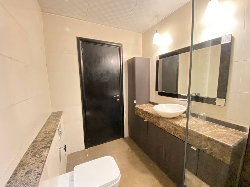 Lux BnB 2BDR Private Garden