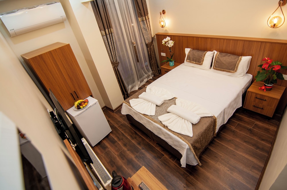 By Historial Hotel - Image 28