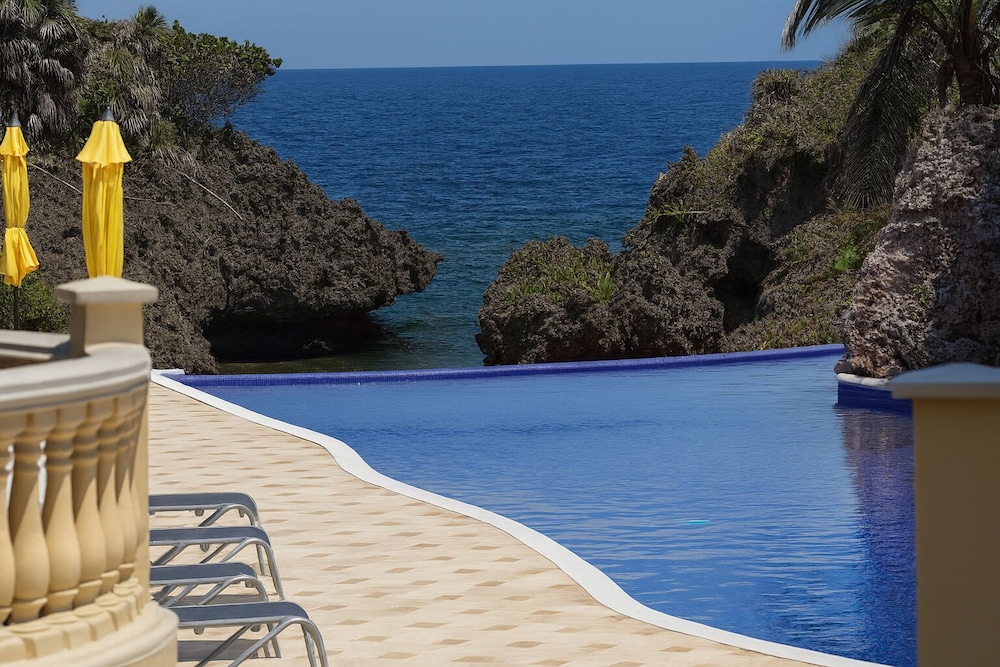 Casa Luminiere- Keyhole Bay #5 3 Bedroom Home