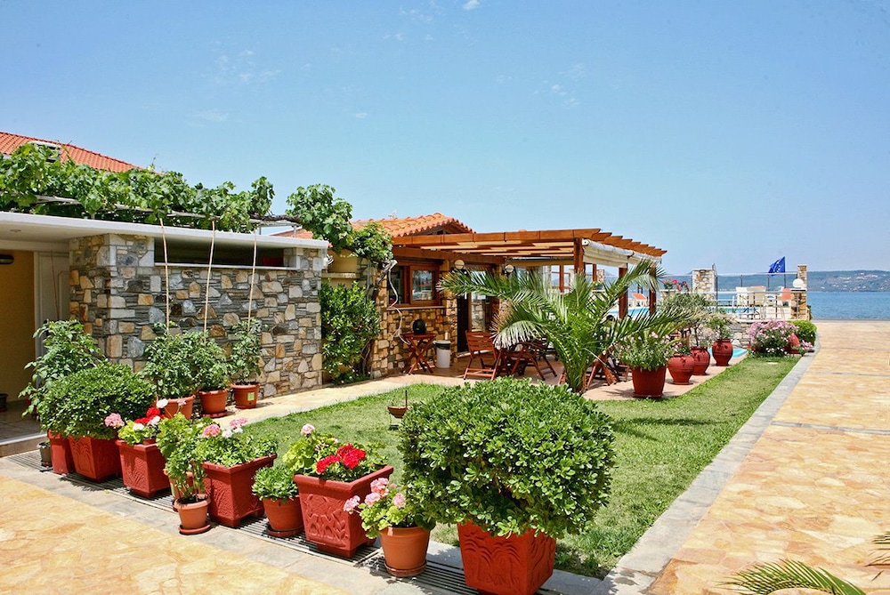 Gera Bay Studios and Apartments