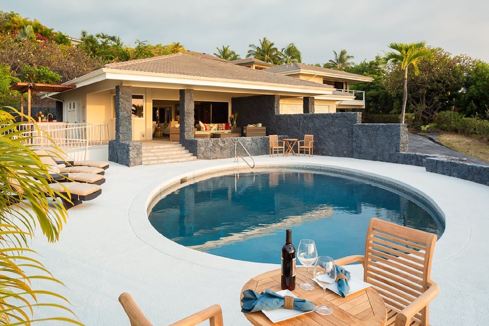 Gated Keauhou Residences w Ocean Views Pool